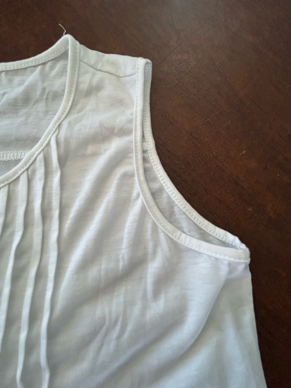 Sleeveless Woman’s White Floral Pintuck Swing Top Gorgeous Lightweight SZ L EUC - Picture 9 of 14